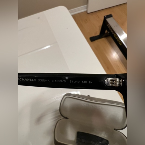 Chanel sunglasses - Picture 3 of 3